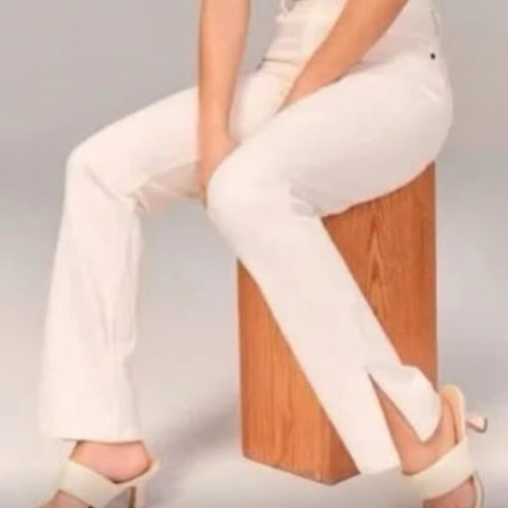 Abercrombie & Fitch 90's Straight Ultra High Rise Jean